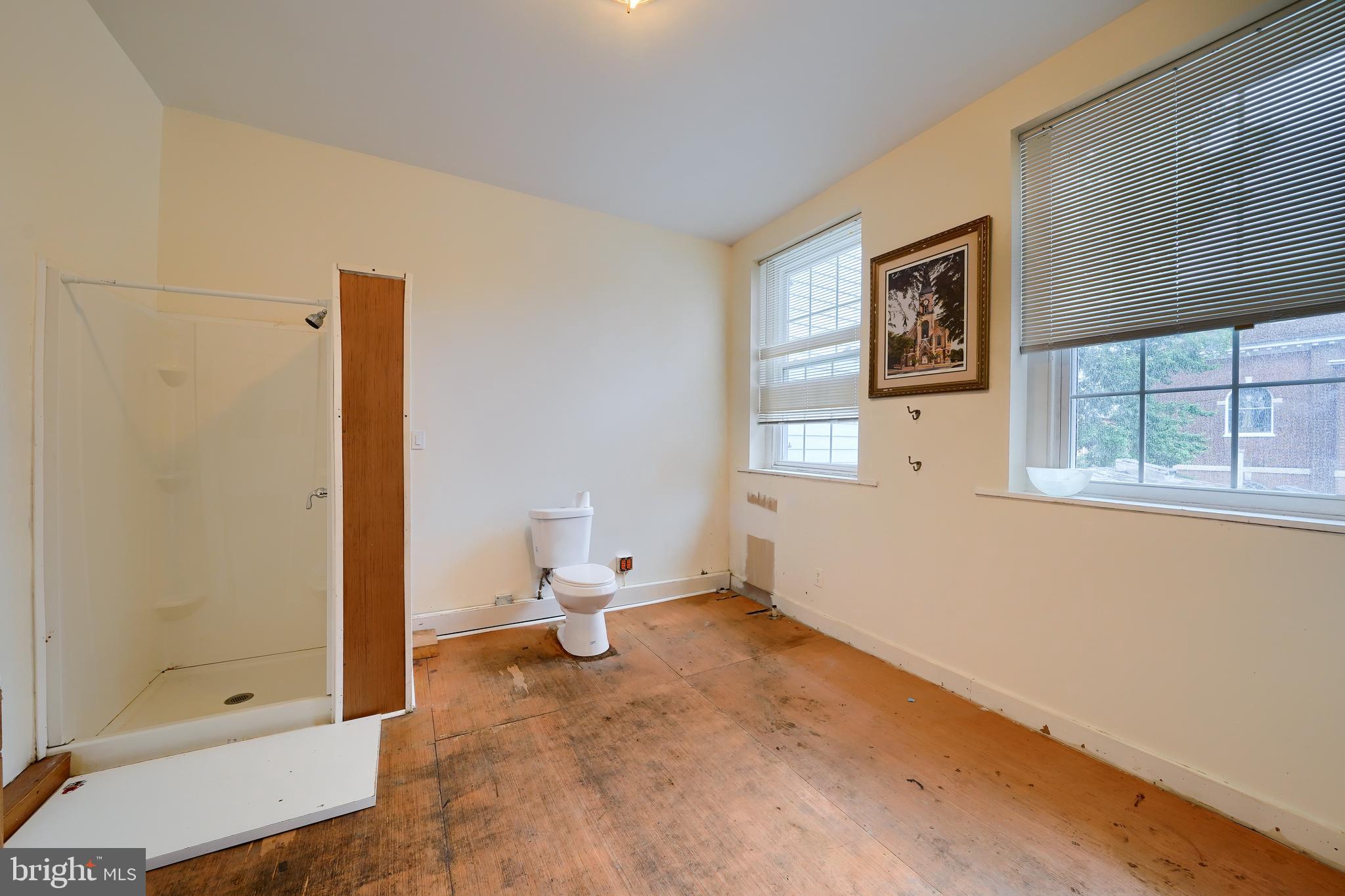 LANCASTER - Commercial Sale