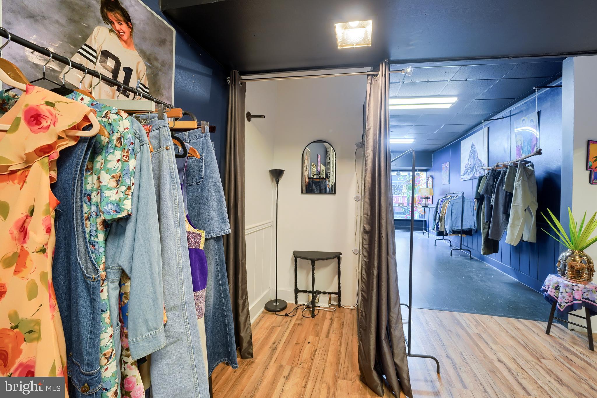 LANCASTER - Commercial Sale