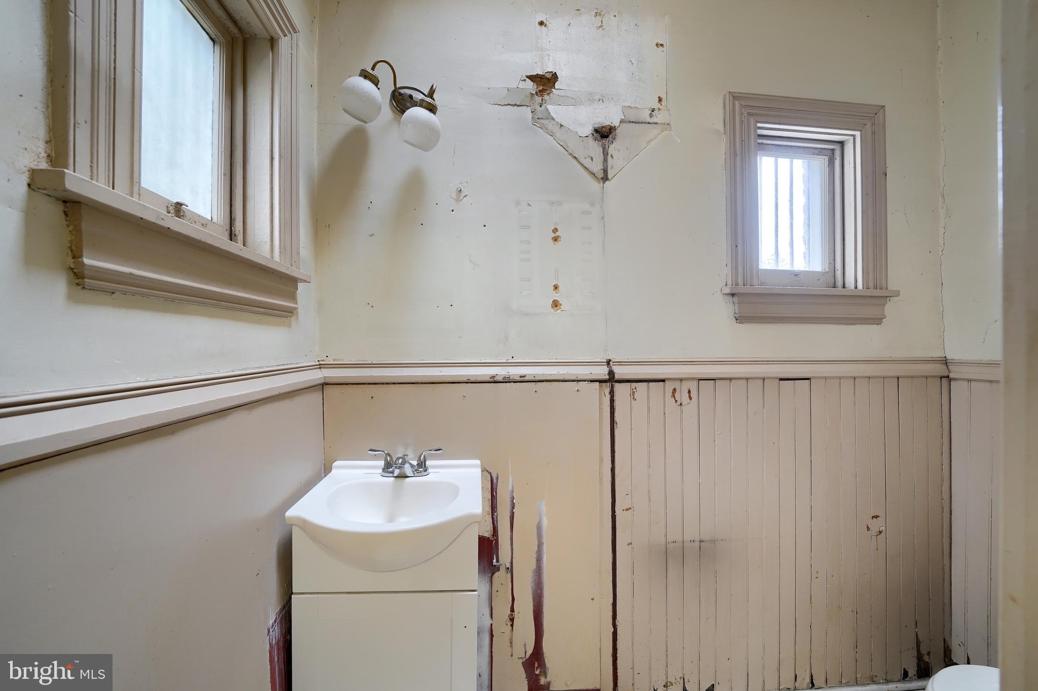 LANCASTER - Commercial Sale