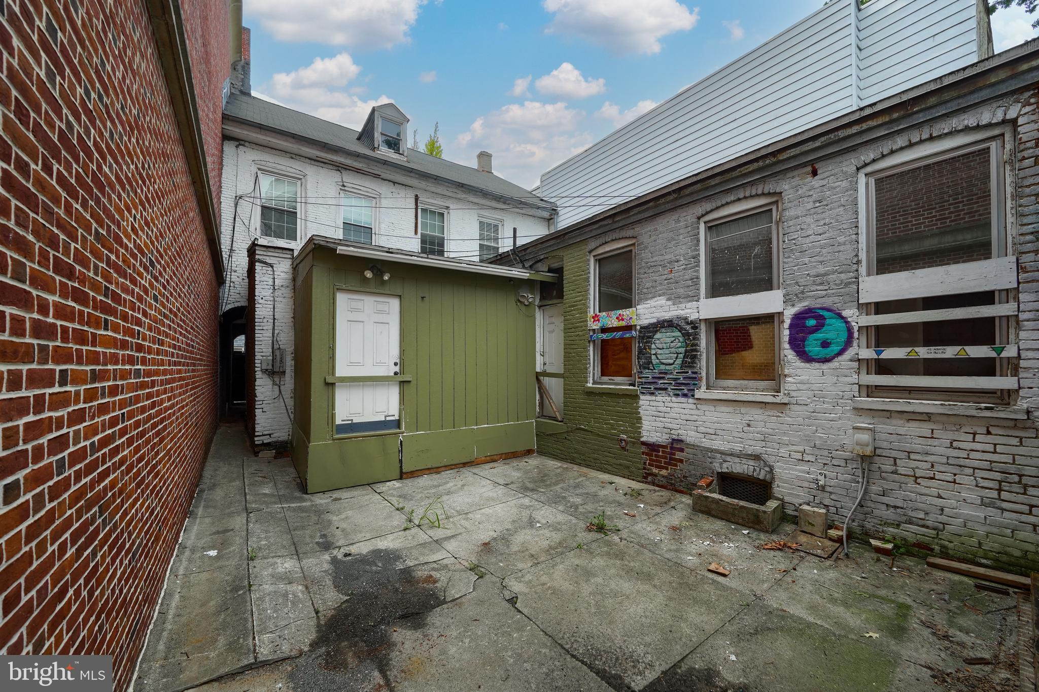 LANCASTER - Commercial Sale