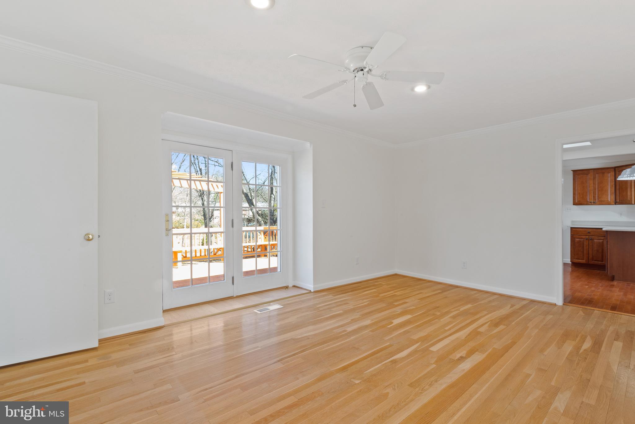 WILLIAMSBURG VILLAGE - Residential