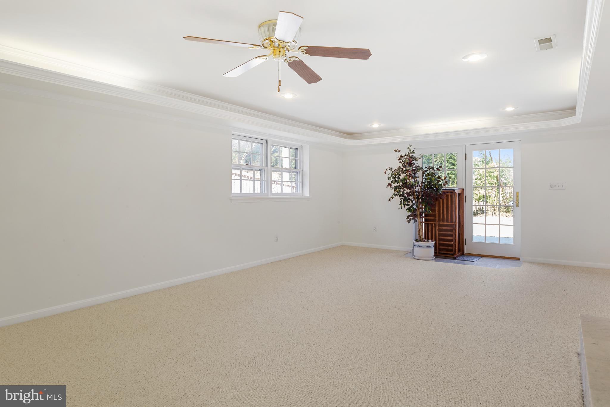 WILLIAMSBURG VILLAGE - Residential