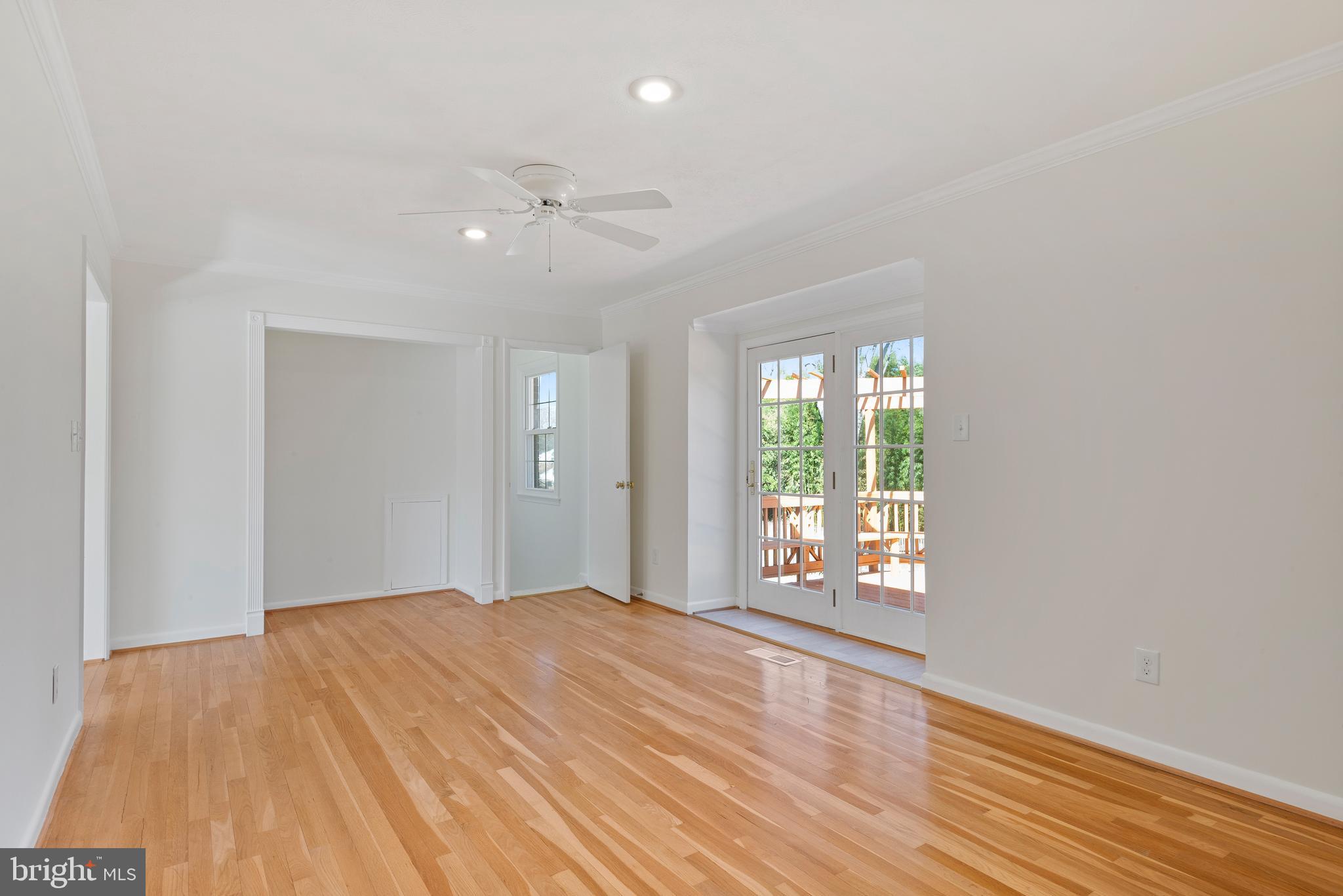 WILLIAMSBURG VILLAGE - Residential