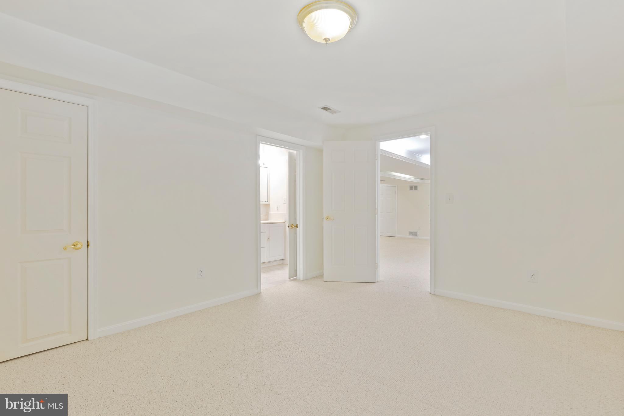 WILLIAMSBURG VILLAGE - Residential