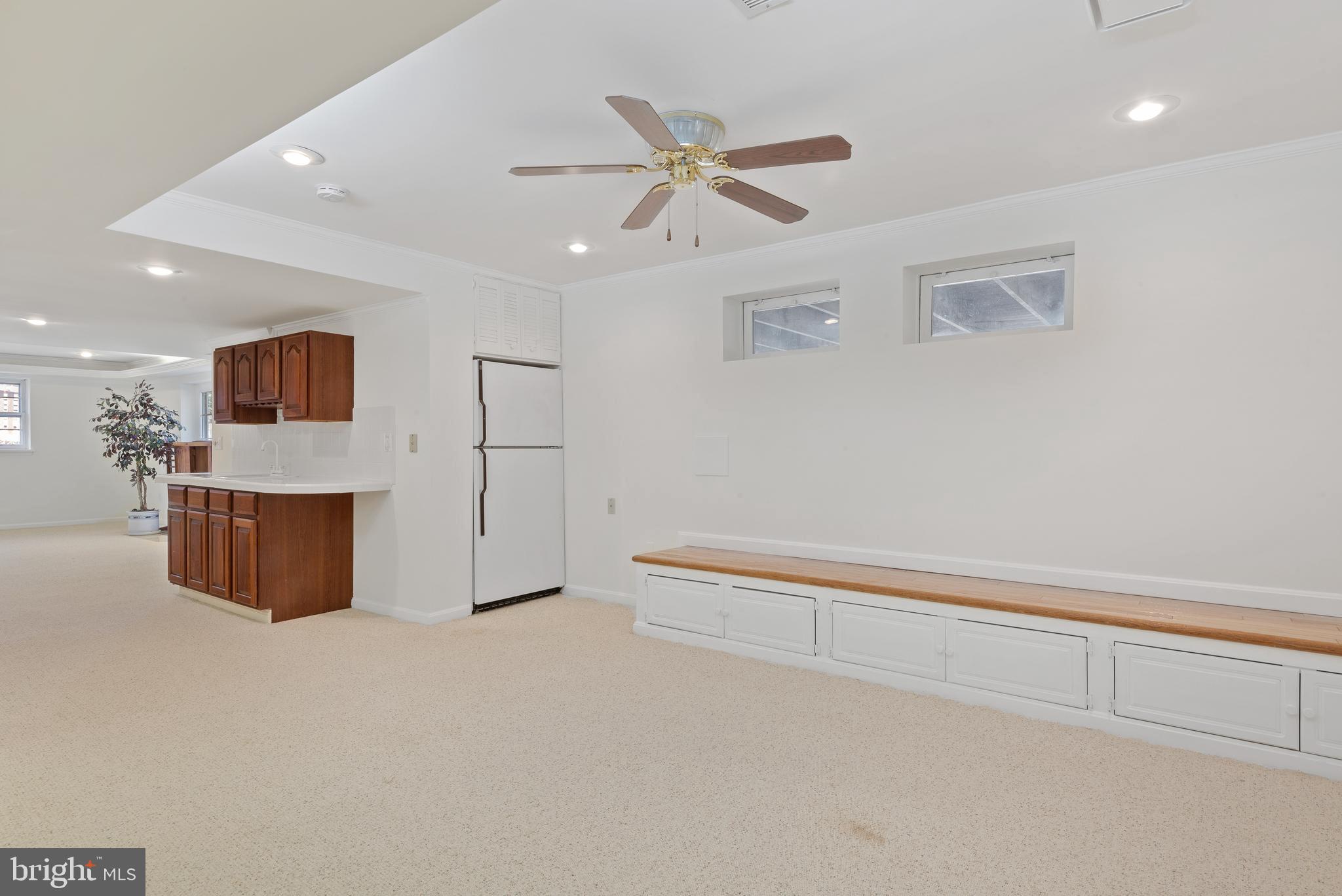 WILLIAMSBURG VILLAGE - Residential