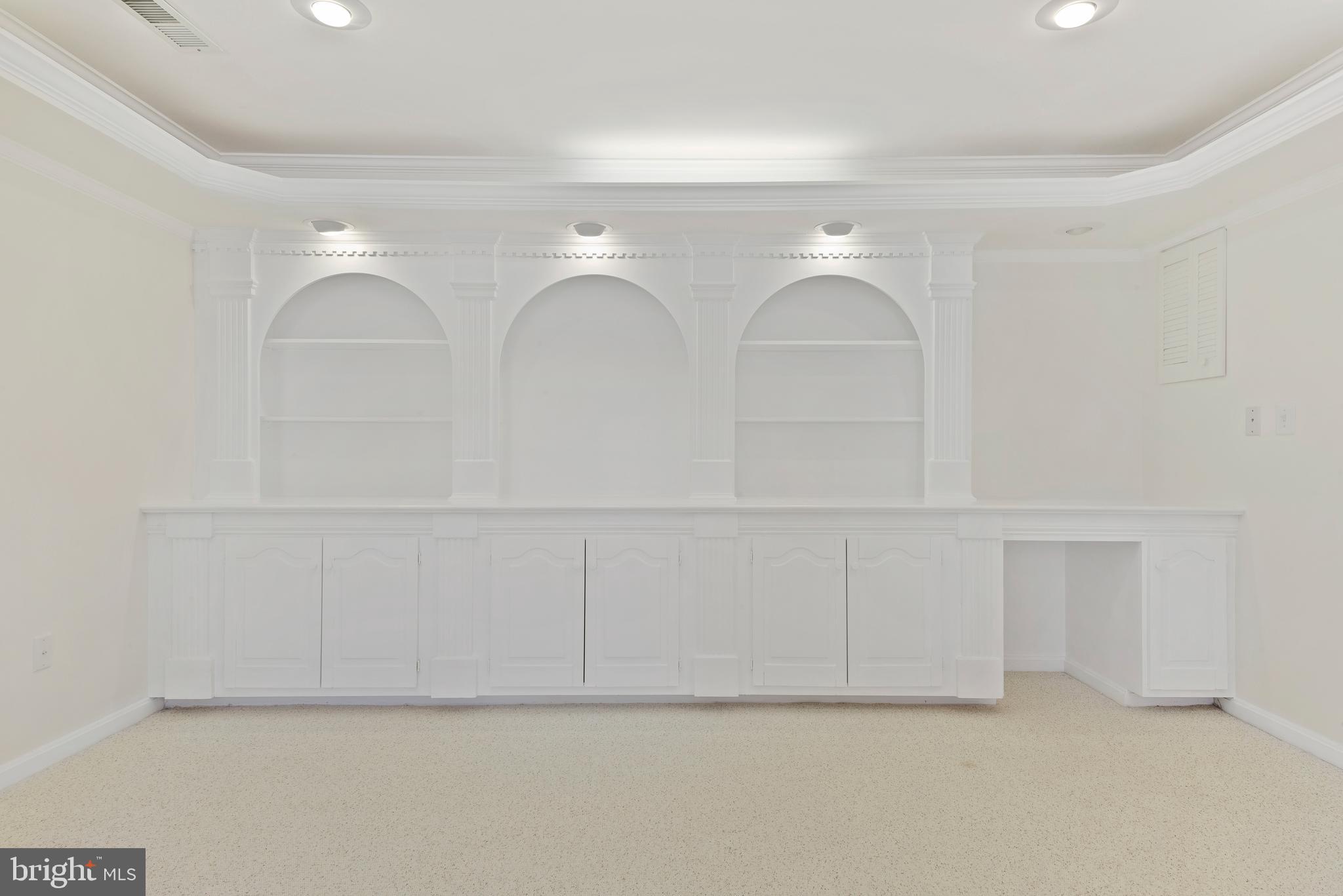 WILLIAMSBURG VILLAGE - Residential