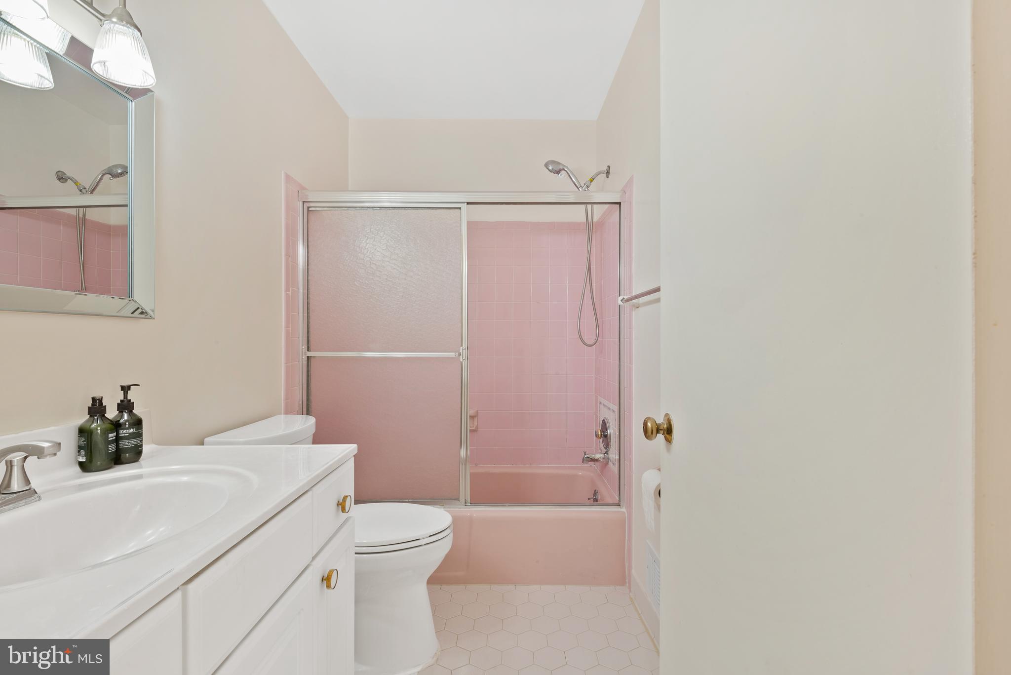 WILLIAMSBURG VILLAGE - Residential