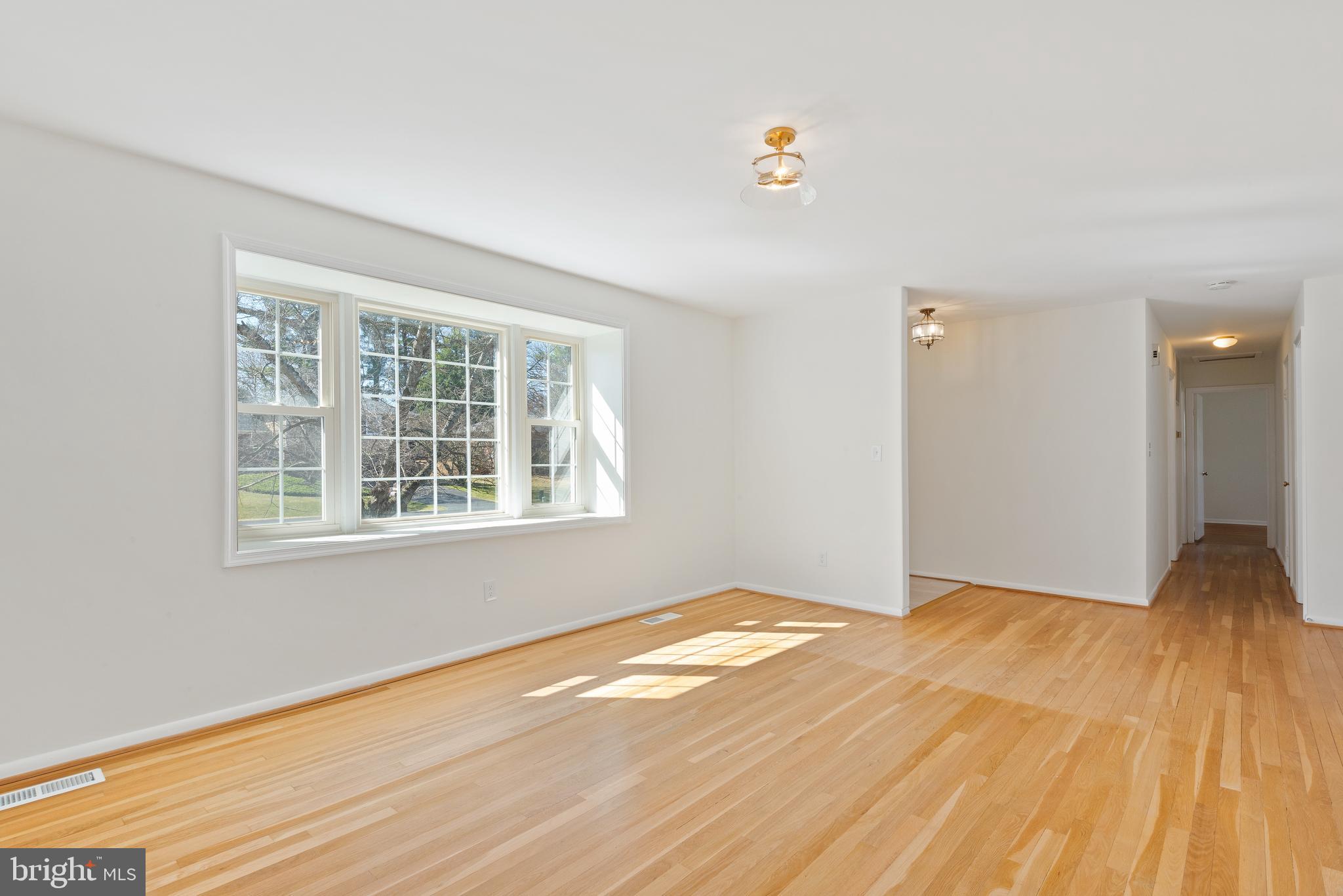 WILLIAMSBURG VILLAGE - Residential