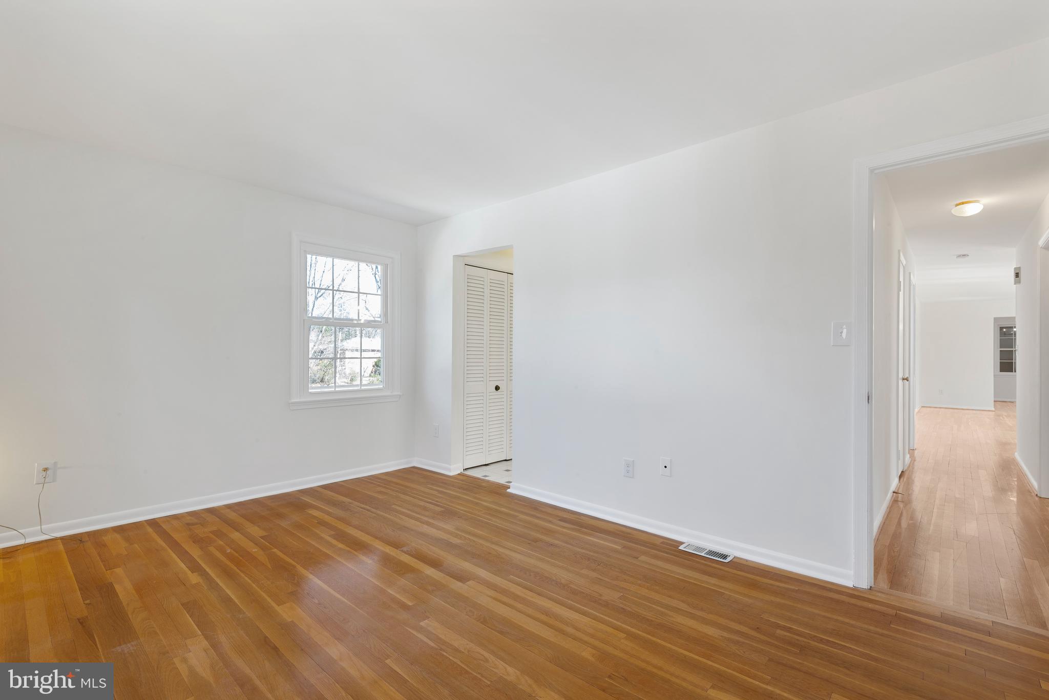 WILLIAMSBURG VILLAGE - Residential