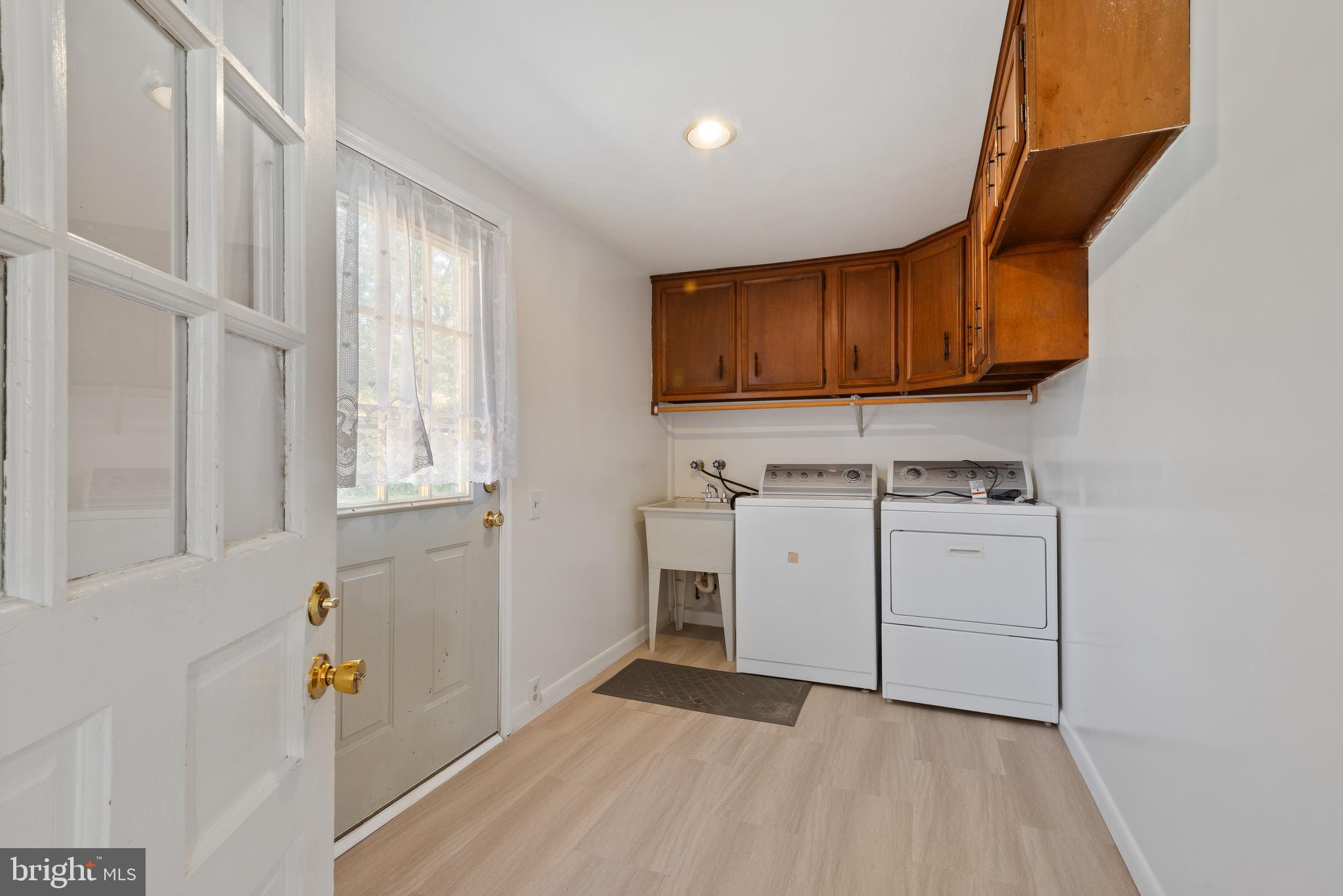 WILLIAMSBURG VILLAGE - Residential