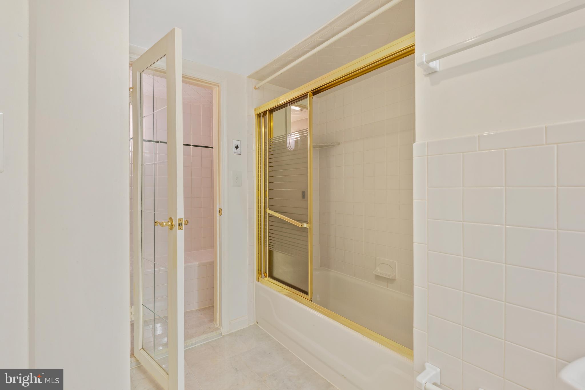 WILLIAMSBURG VILLAGE - Residential