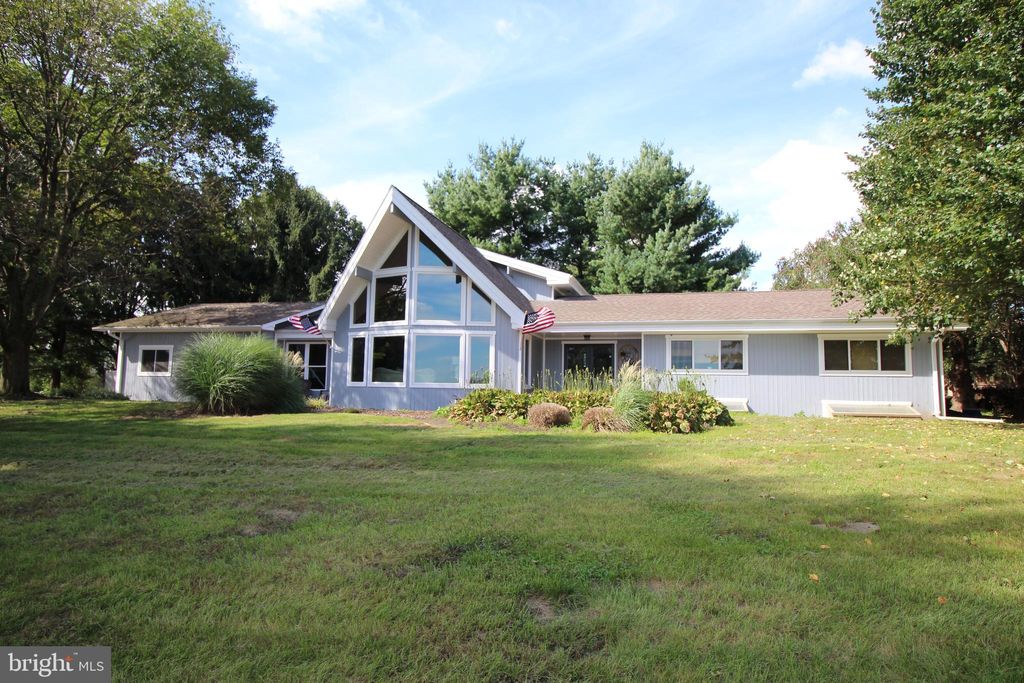 Photo of 195 CAROL DR, WASHINGTON BORO, PA 17582 (MLS # PALA2025666)