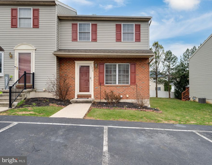 WELCOME  to The Desirable Heather Knoll Community! This  Great End Townhome is Ready for You!
House includes 3 bedrooms, 2.5 baths, Large Eat- In Kitchen, Formal Dining and a  Spacious Living Room. Upstairs you will find 3 Bedrooms, & 2 Full Baths. Partially Finished basement with a Laundry  Room & A lot of Storage.  Private Tree Lined backyard with a DECK completes your NEW HOUSE!