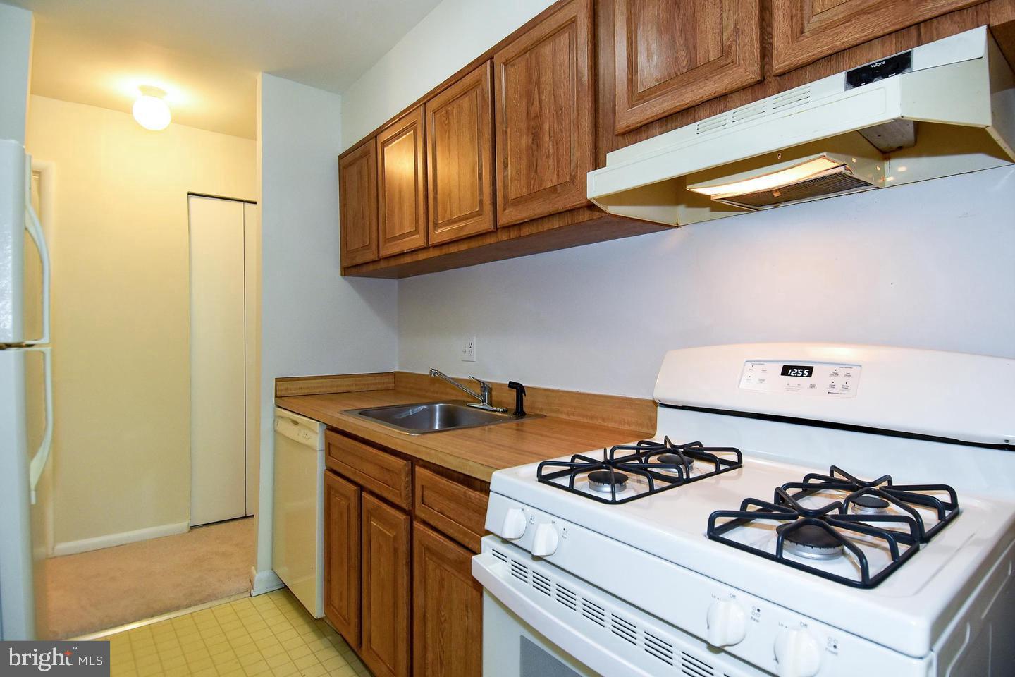 WOODBURN VILLAGE - Residential Lease