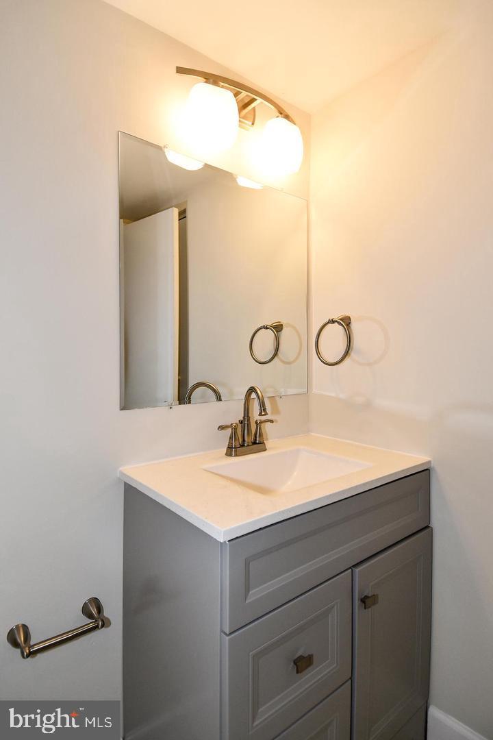 WOODBURN VILLAGE - Residential Lease