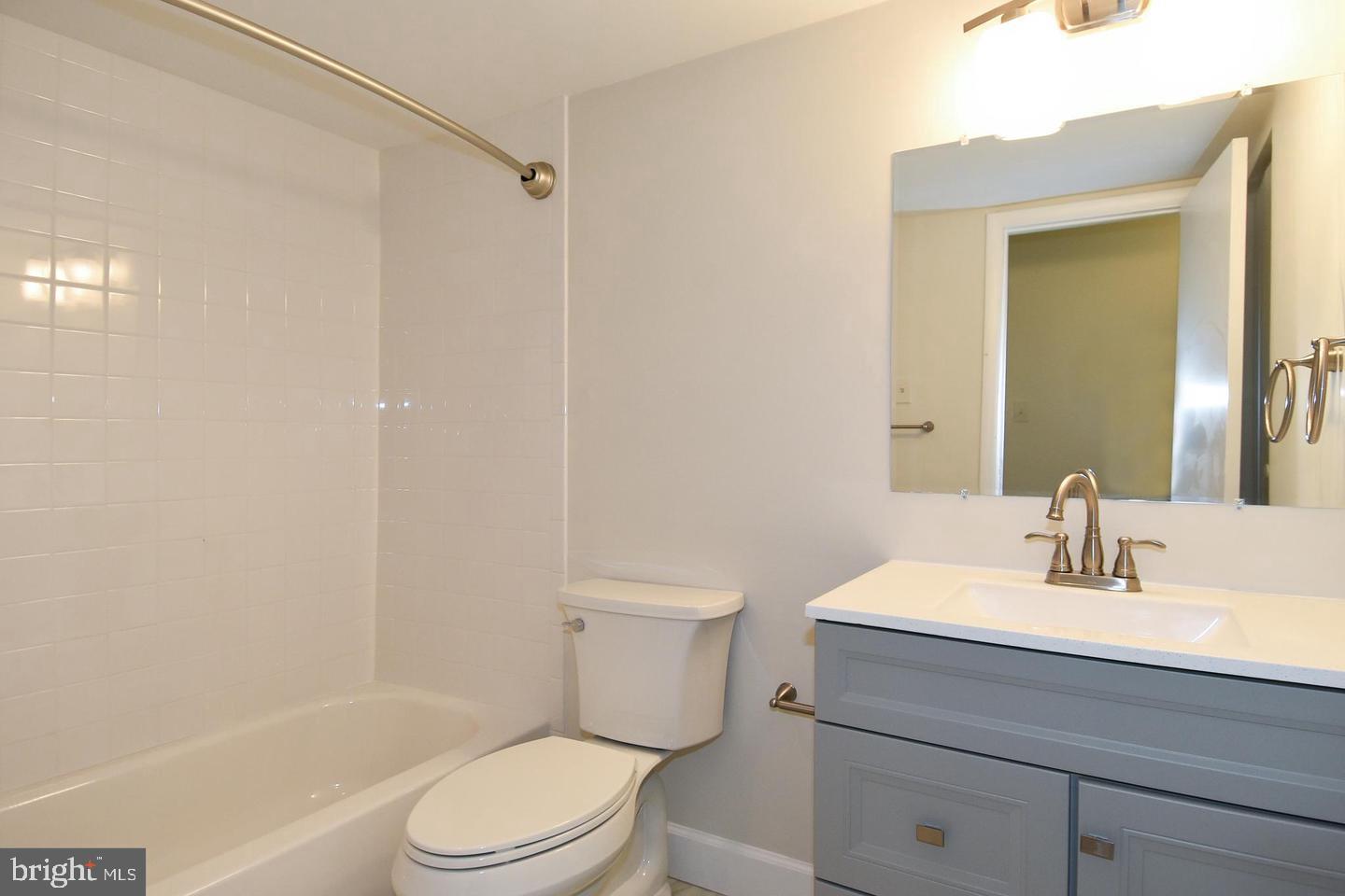 WOODBURN VILLAGE - Residential Lease