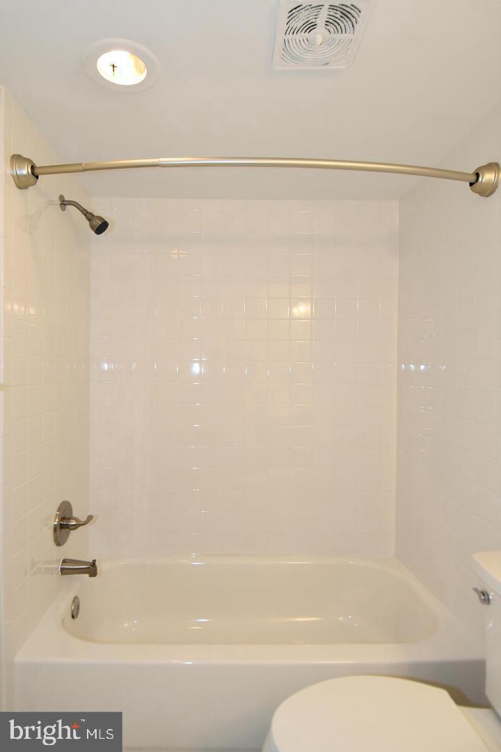 WOODBURN VILLAGE - Residential Lease