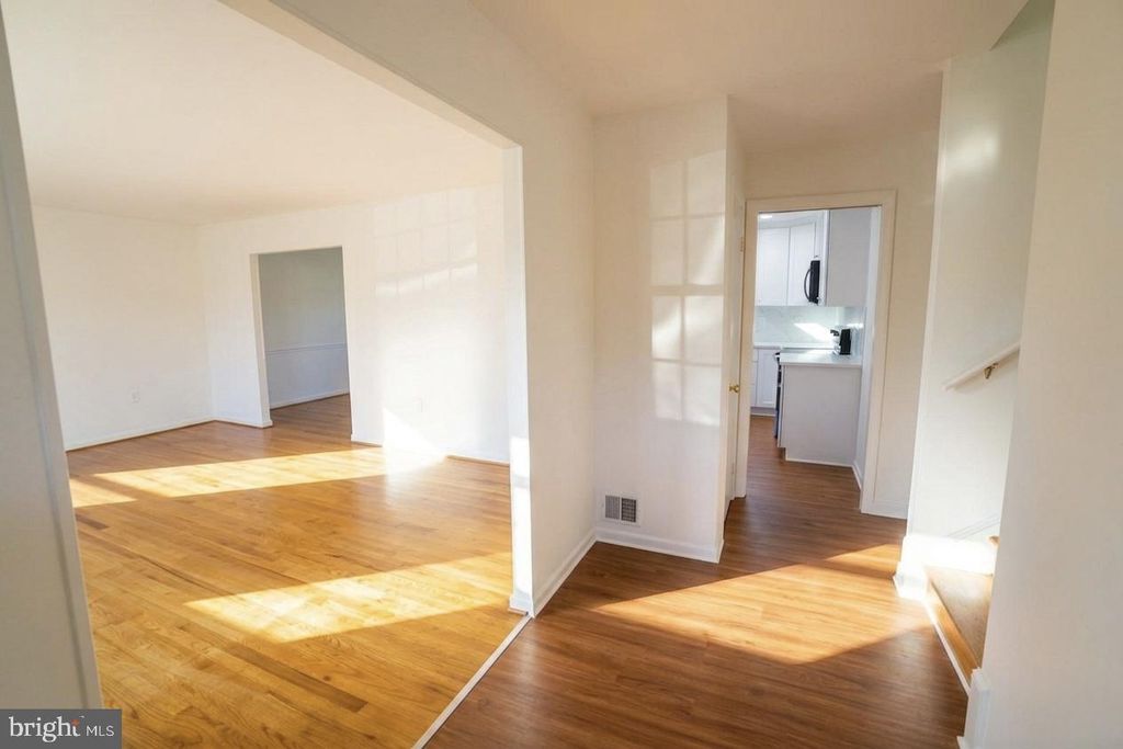 Photo of 13911 Castaway Drive, ROCKVILLE, MD 20853 (MLS # MDMC2223286)