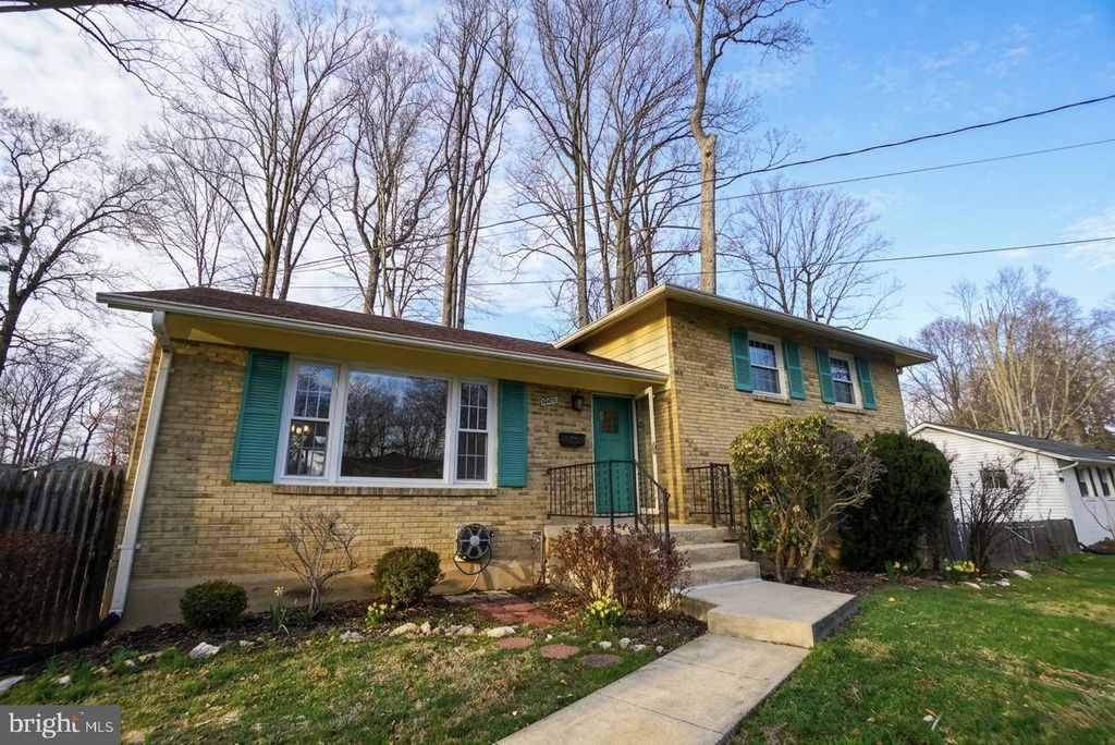 Photo of 13911 Castaway Drive, ROCKVILLE, MD 20853 (MLS # MDMC2223286)