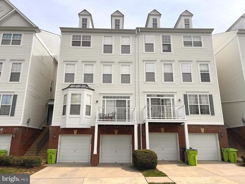 Photo of 13698 Salk Street #281, HERNDON, VA 20171 (MLS # VAFX2304400)