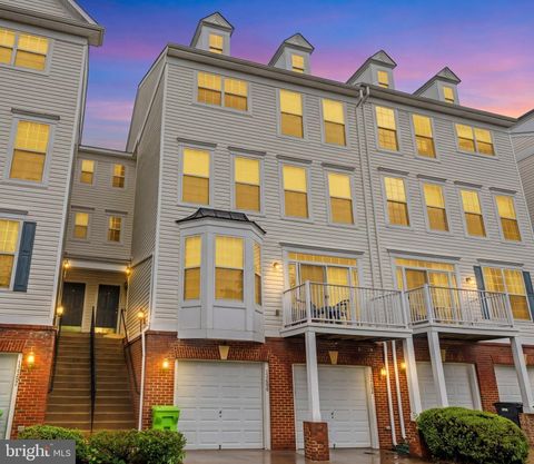 Photo of 13698 Salk Street #281, HERNDON, VA 20171 (MLS # VAFX2304400)