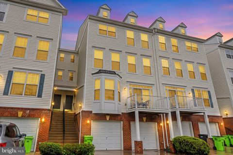 Photo of 13698 Salk Street #281, HERNDON, VA 20171 (MLS # VAFX2304400)