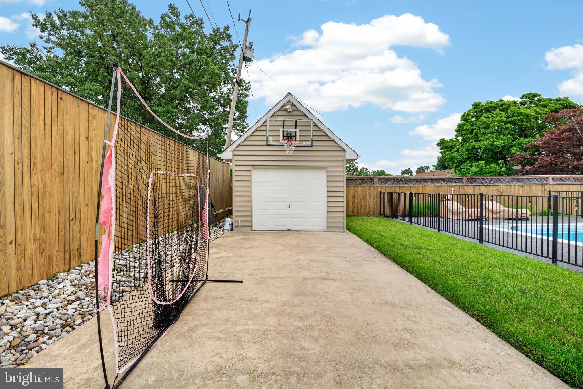 ARUNDEL HILLS - Residential