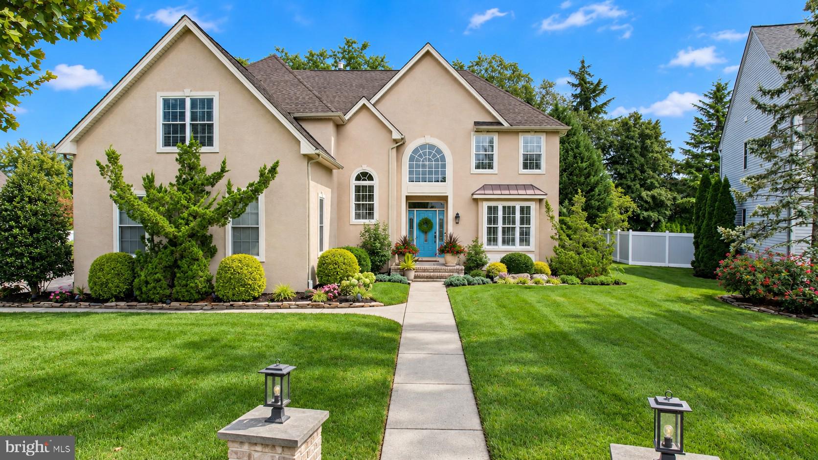 8 GLEN AIRE DRIVE
