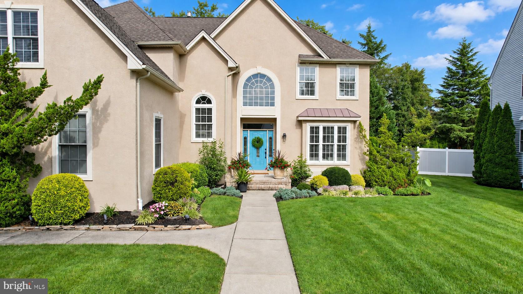 8 GLEN AIRE DRIVE