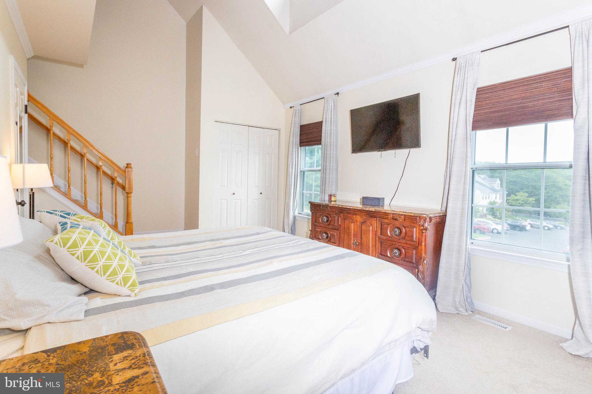 CONSTANT FRIENDSHIP - Residential