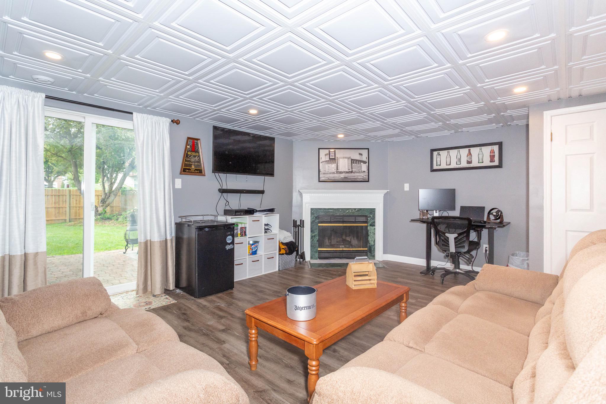 CONSTANT FRIENDSHIP - Residential