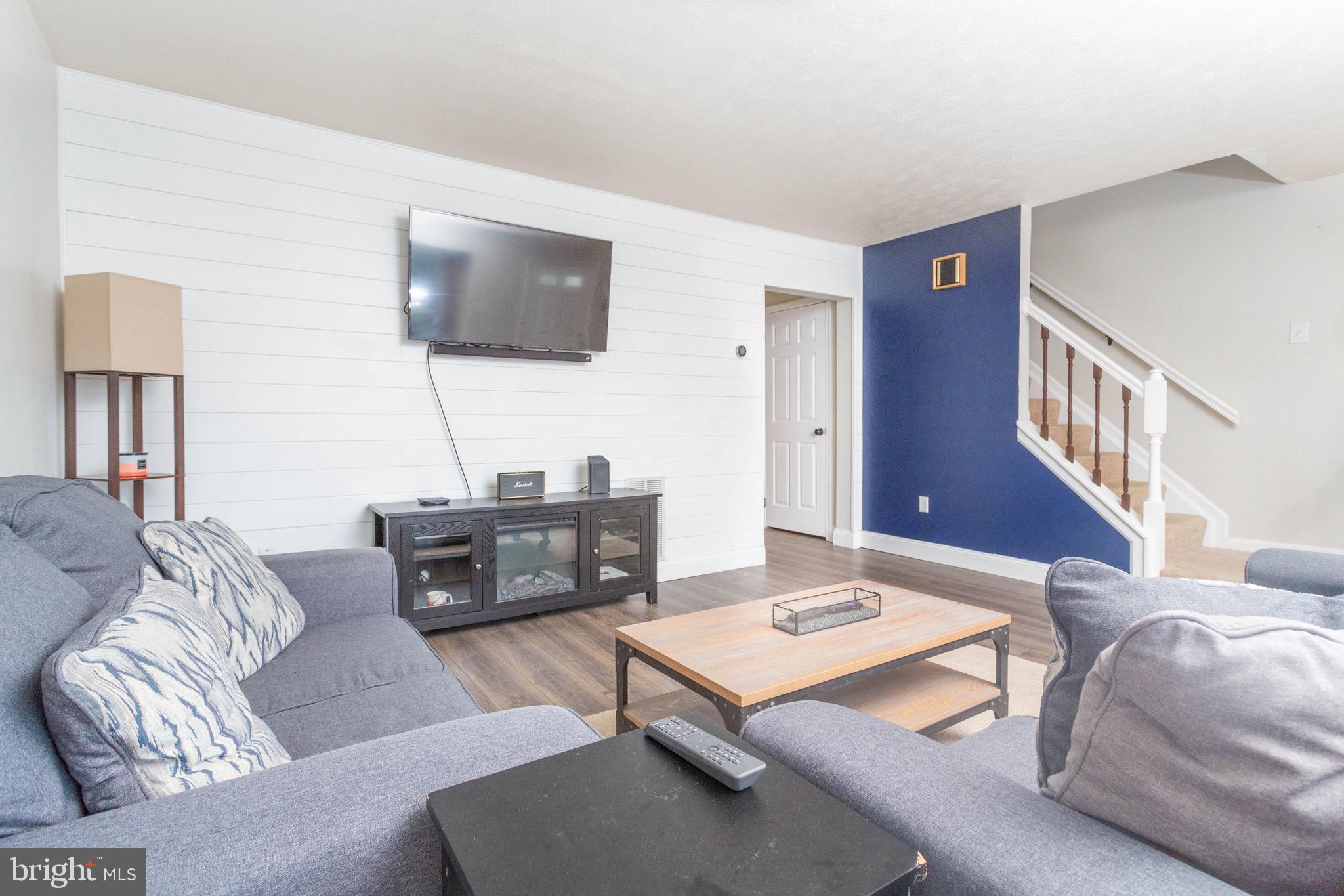 CONSTANT FRIENDSHIP - Residential