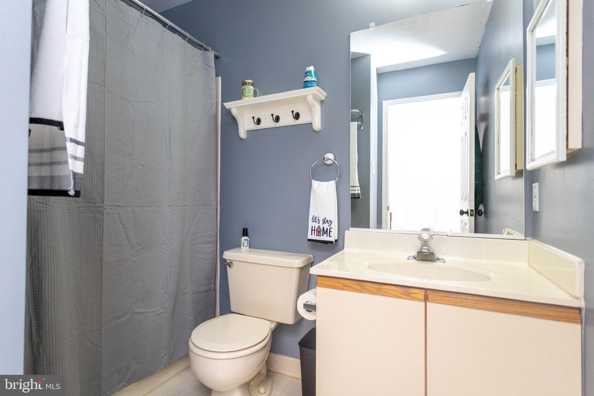 CONSTANT FRIENDSHIP - Residential