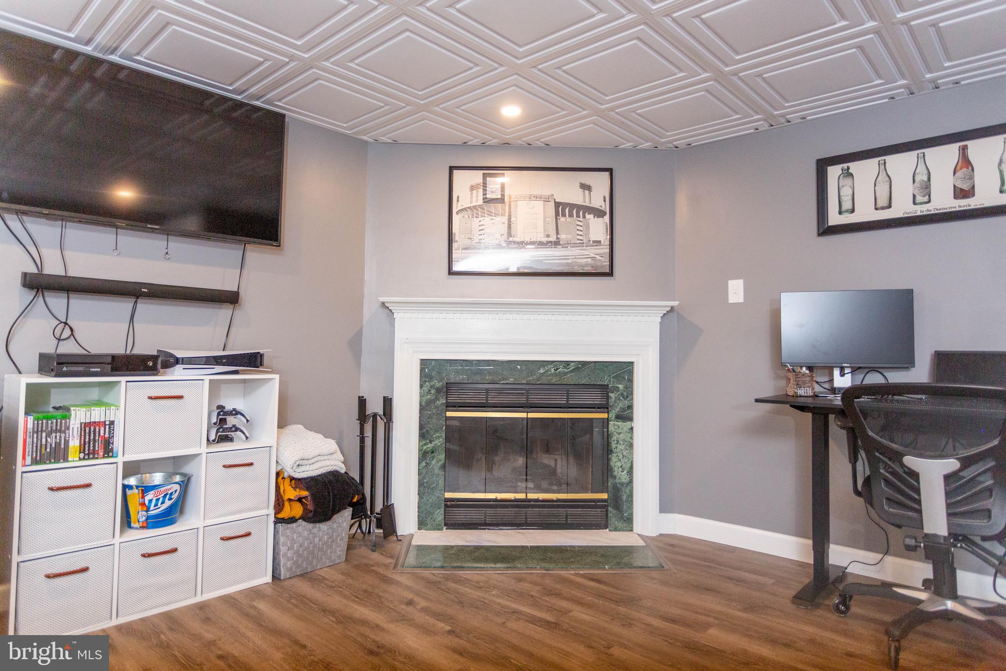 CONSTANT FRIENDSHIP - Residential