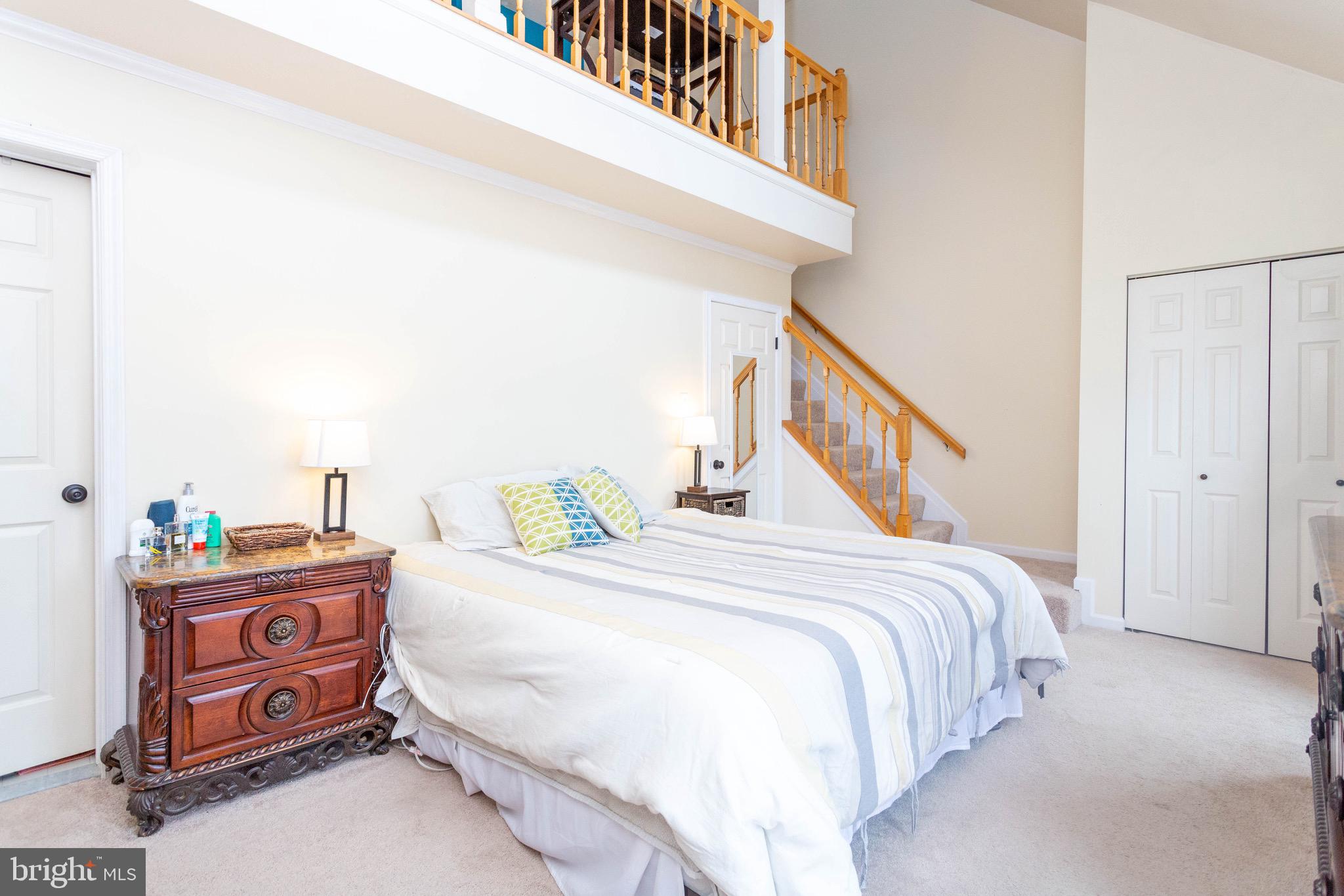 CONSTANT FRIENDSHIP - Residential