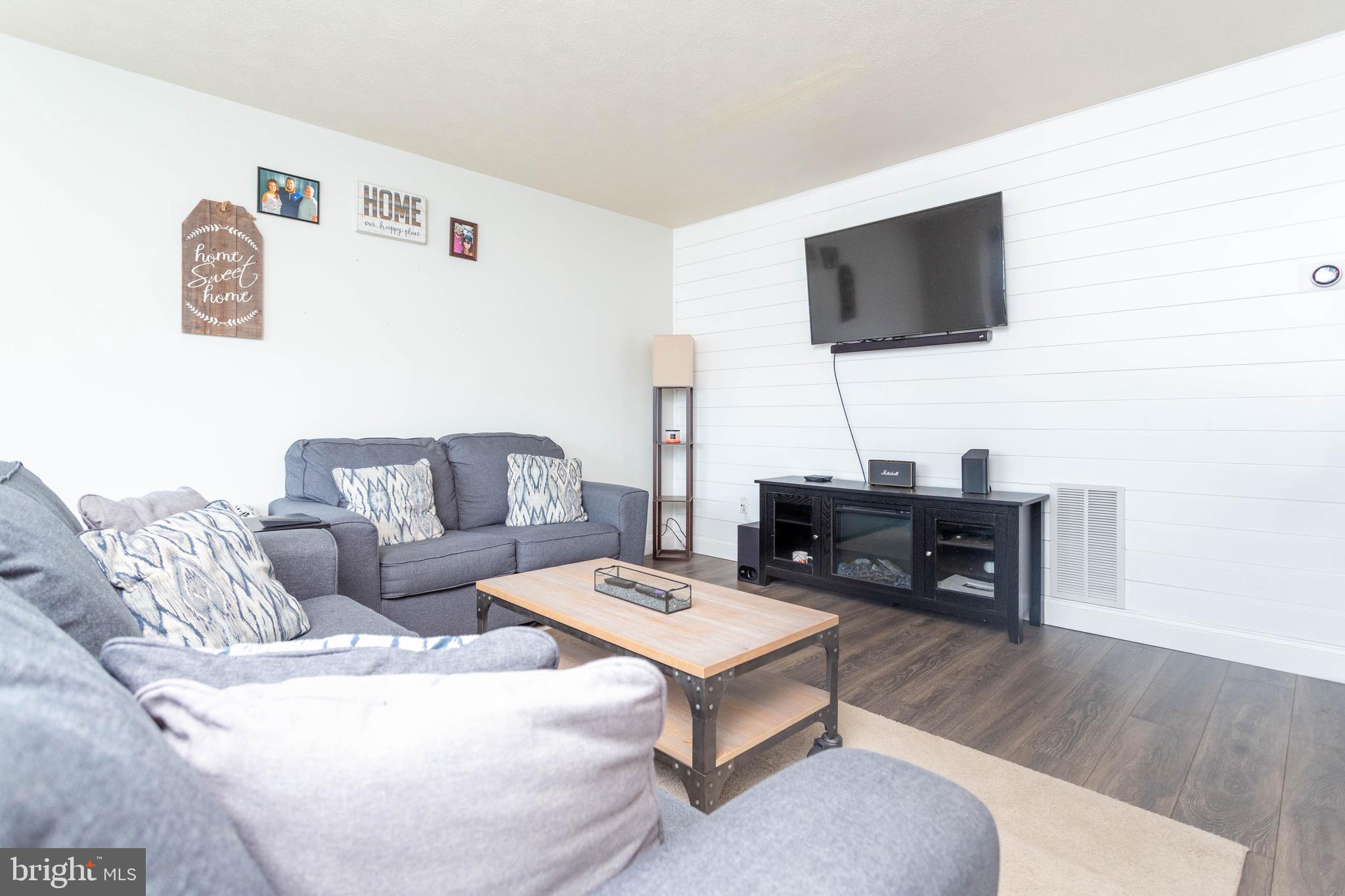 CONSTANT FRIENDSHIP - Residential