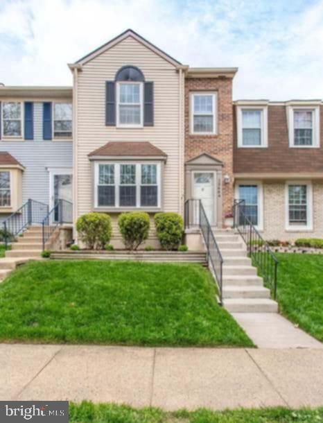 Move in Ready.
Many thing were updated in 3-4 years.
Close to shopping , restaurants and groceries. Easy access to Rt 28, I -66
Good credit and sufficient income is mandatory.
Thank you for your interest.