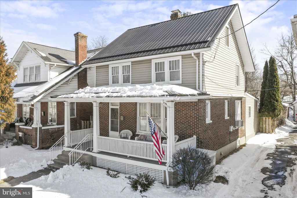 Photo of 423 S Potomac Street, WAYNESBORO, PA 17268 (MLS # PAFL2032500)