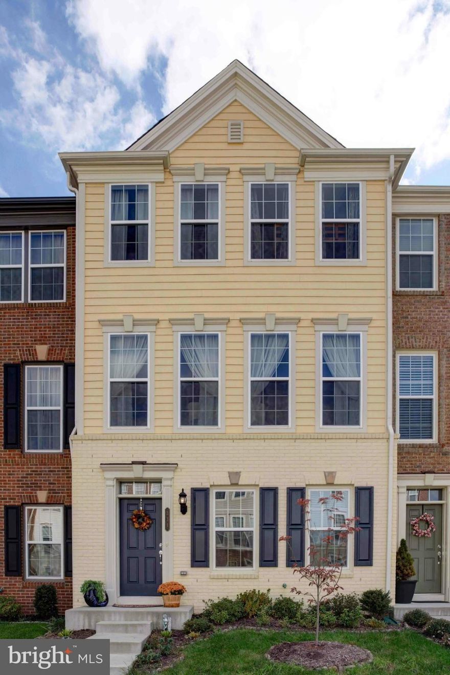 Great Value! Fabulous two-car garage townhome with open floor-plan.  Three years young, gourmet kitchen with island, granite countertops, stainless appliances; rear sundeck; hardwoods main level; entry foyer open to rec room; owners' suite w/ceramic-tiled bath with granite; washer/dryer BR level; mins. to Lbg Outlet Mall & Dulles Greenway. Seller offering $1,500 subsidy toward closing costs.