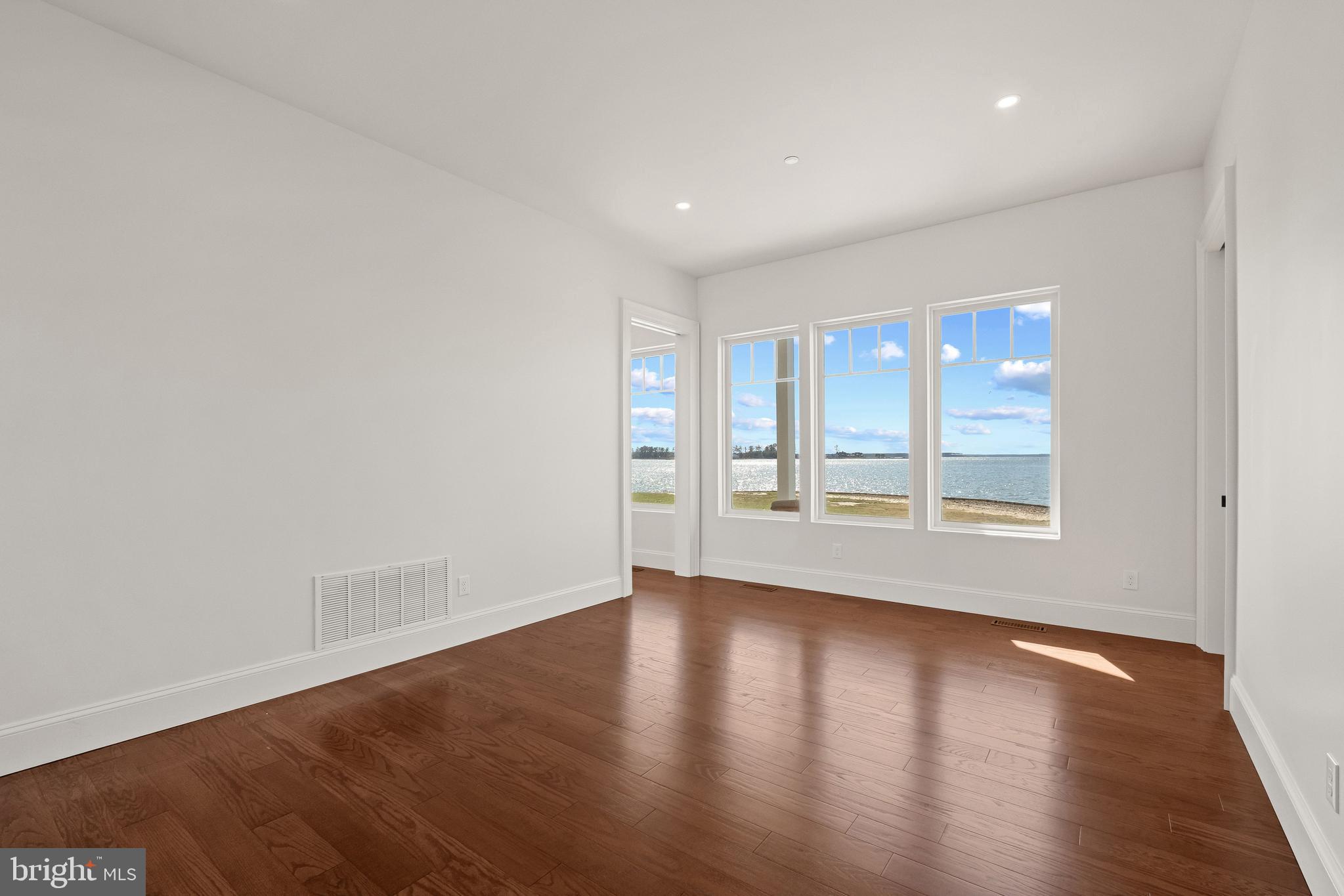 TOWN POINT - Residential