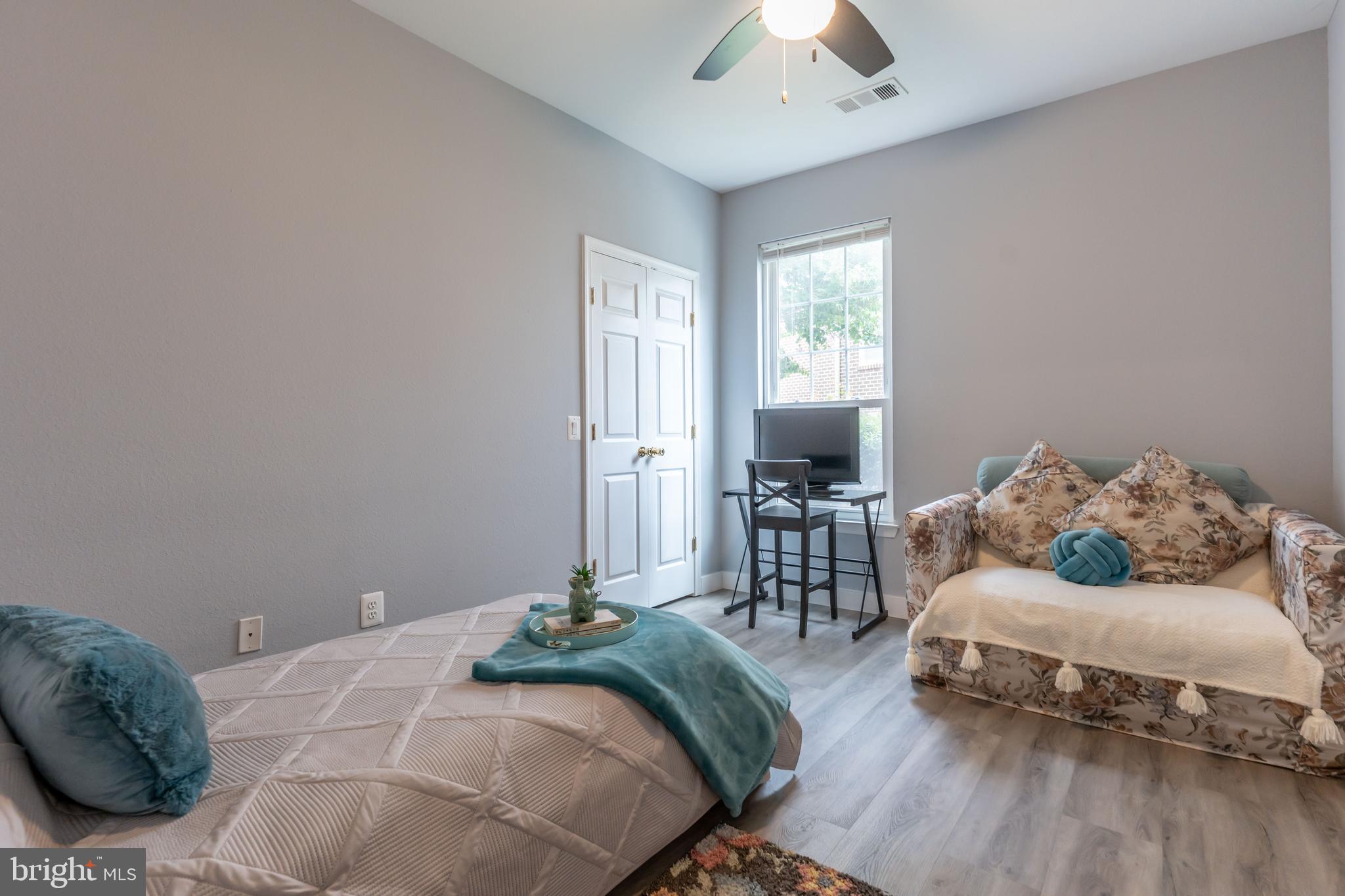 GATES OF MCLEAN - Residential