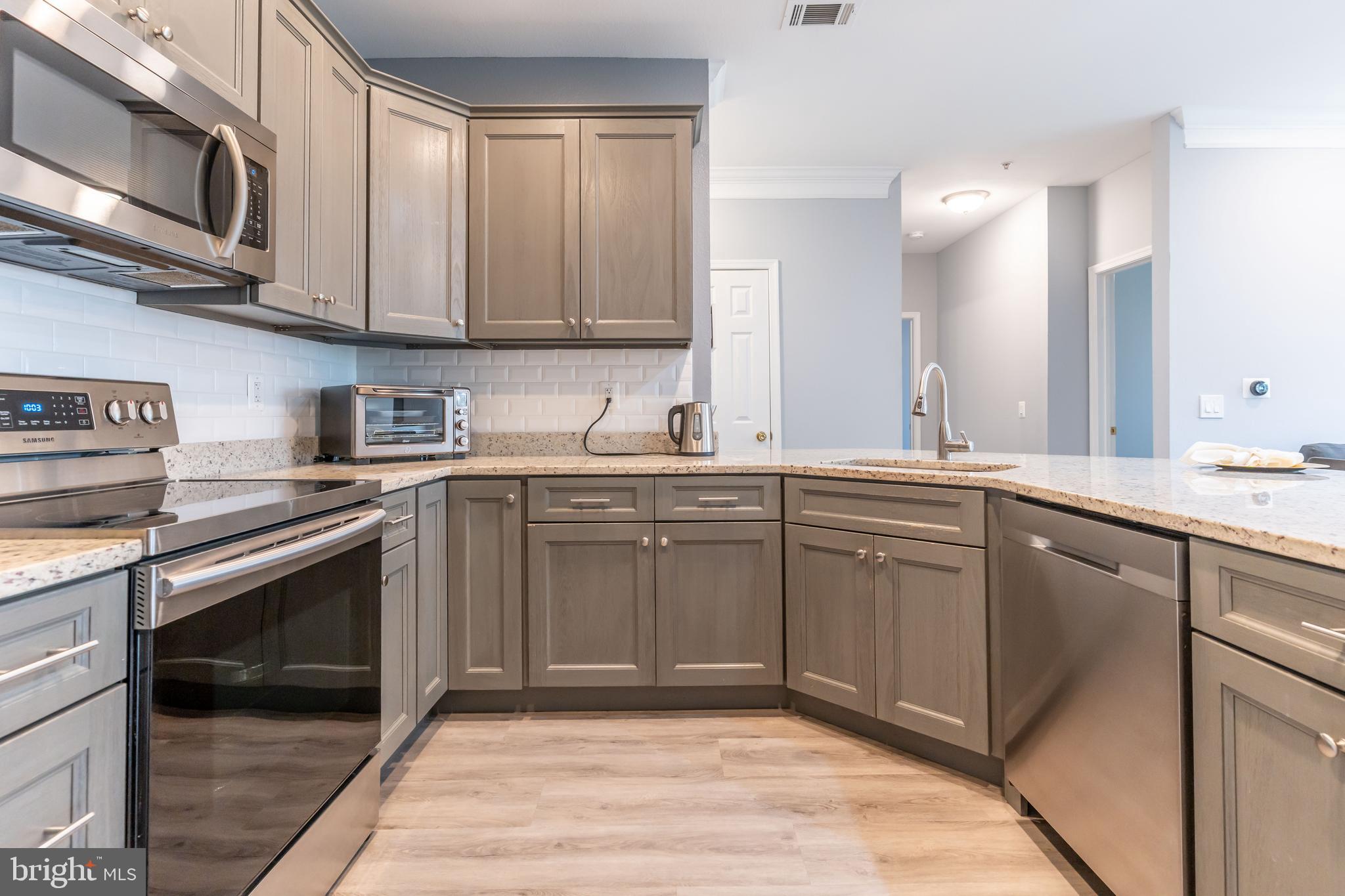 GATES OF MCLEAN - Residential