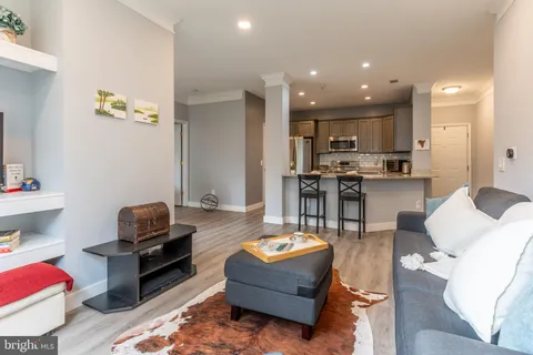 1530 Spring Gate Drive Unit 9121, McLean, VA MLS: VAFX2256598