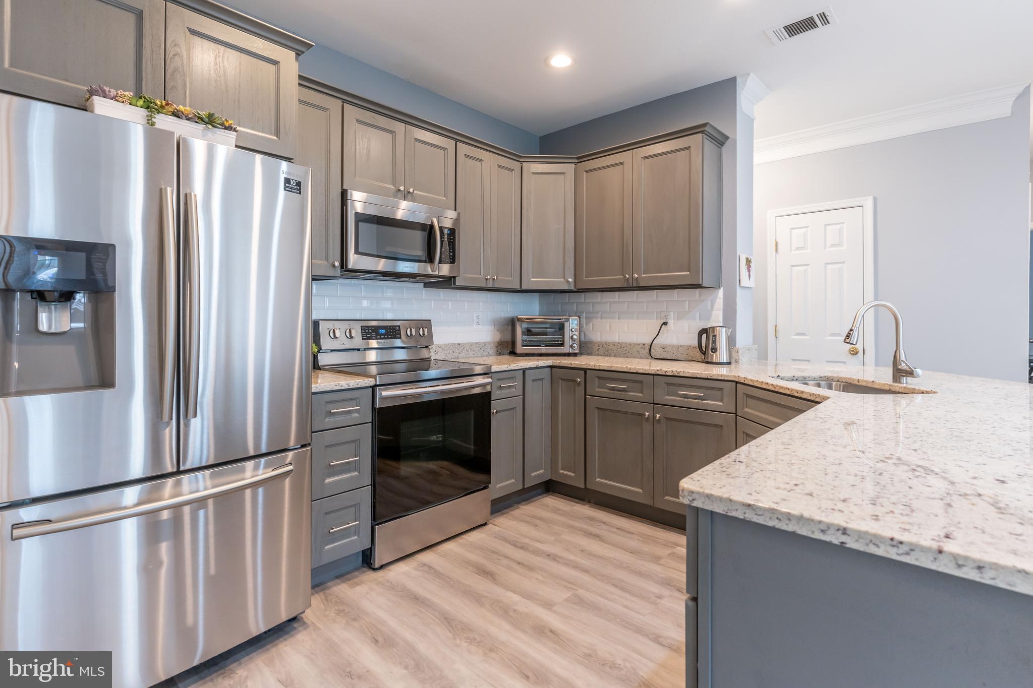 GATES OF MCLEAN - Residential