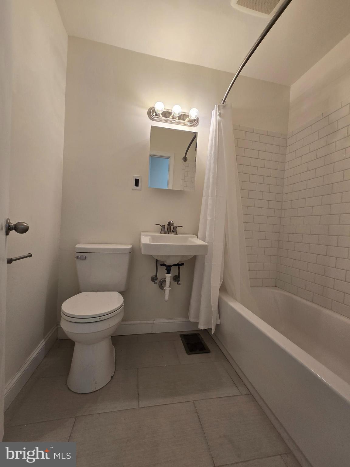 MANTUA - Residential Lease