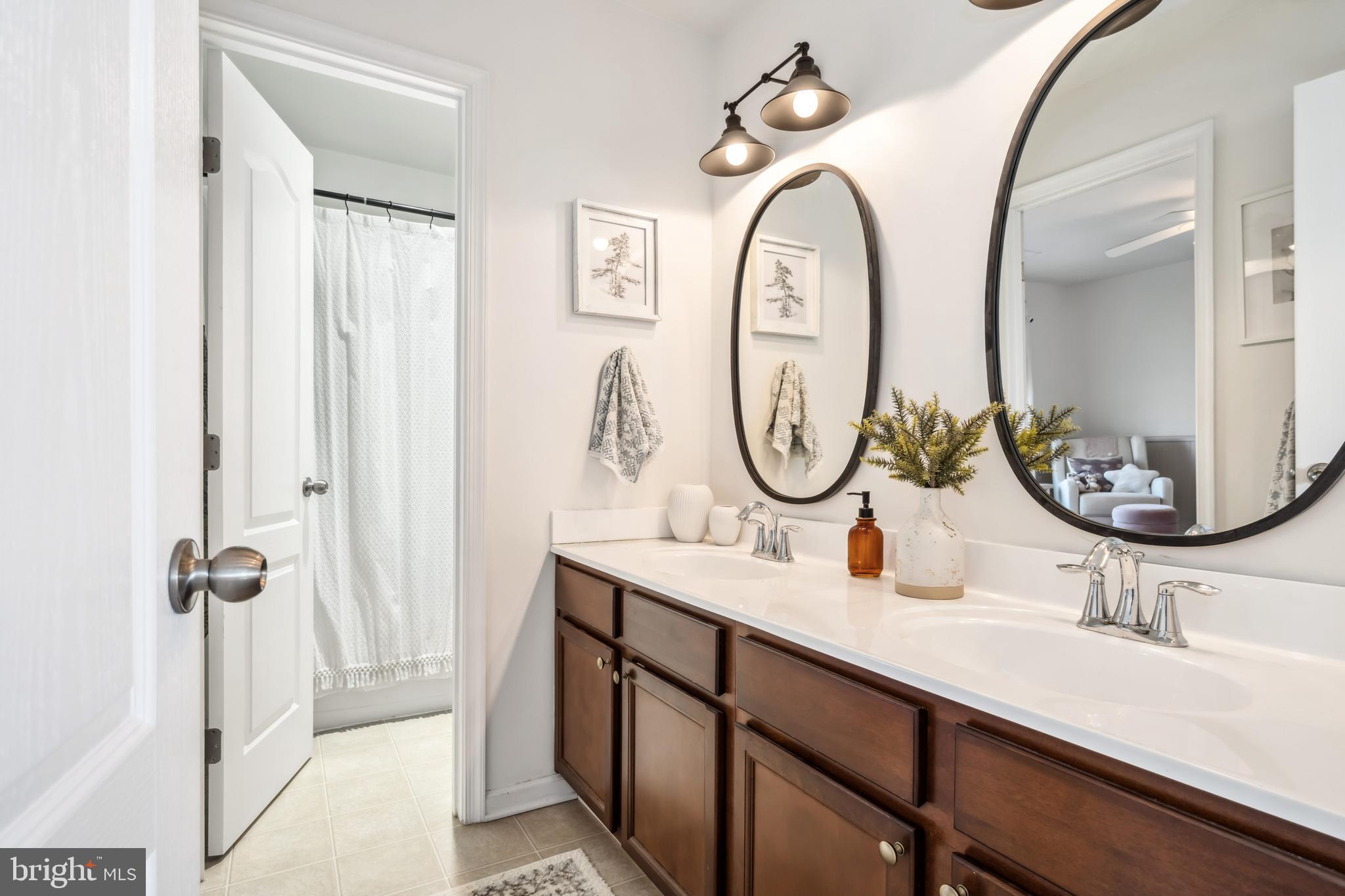 LAKELANDS AT EASTON - Residential