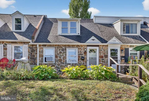 888 Woodlawn Avenue, Phoenixville, PA 19460 - MLS#: PACT2111112