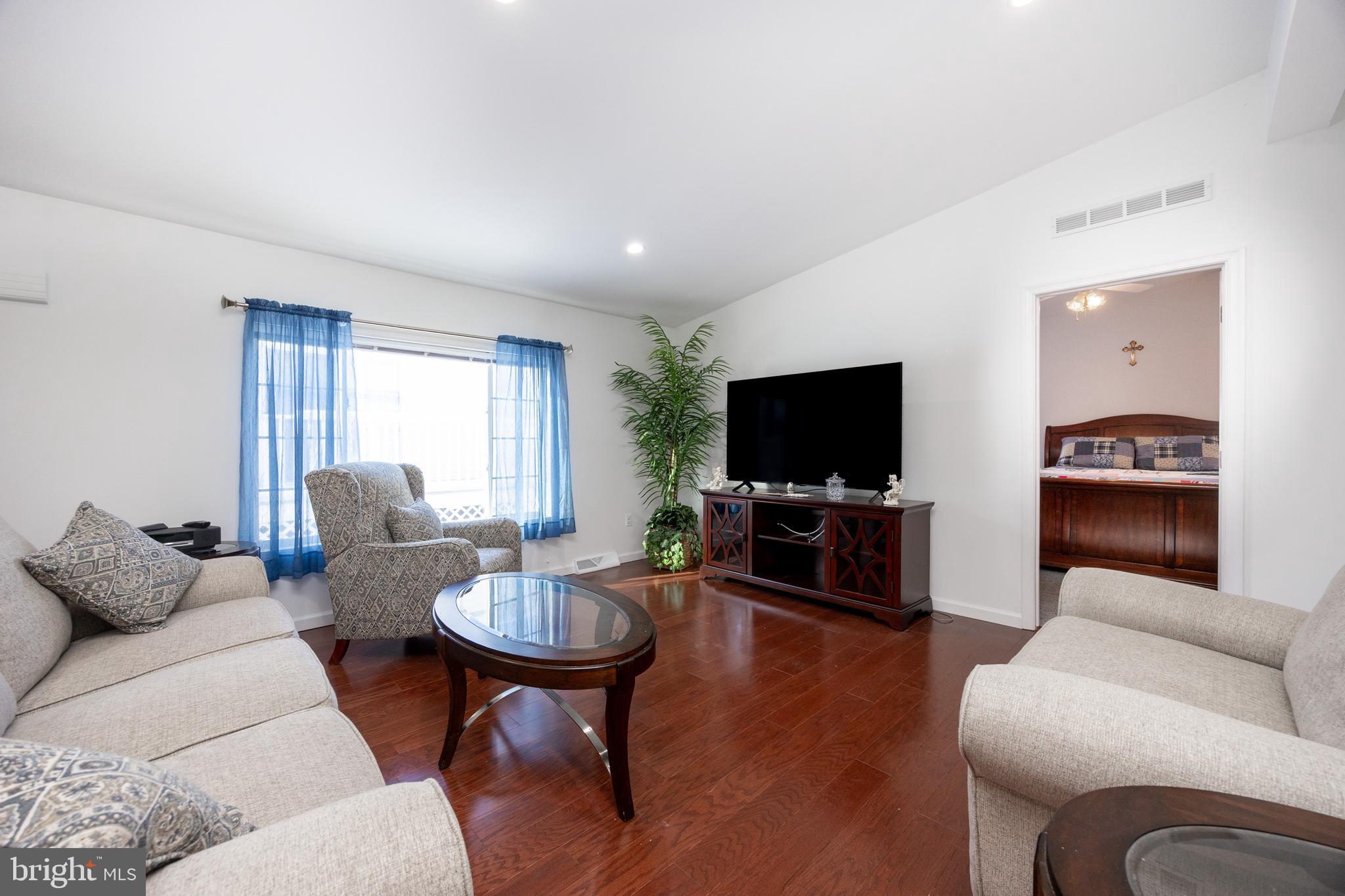 WILLOW RUN - Residential