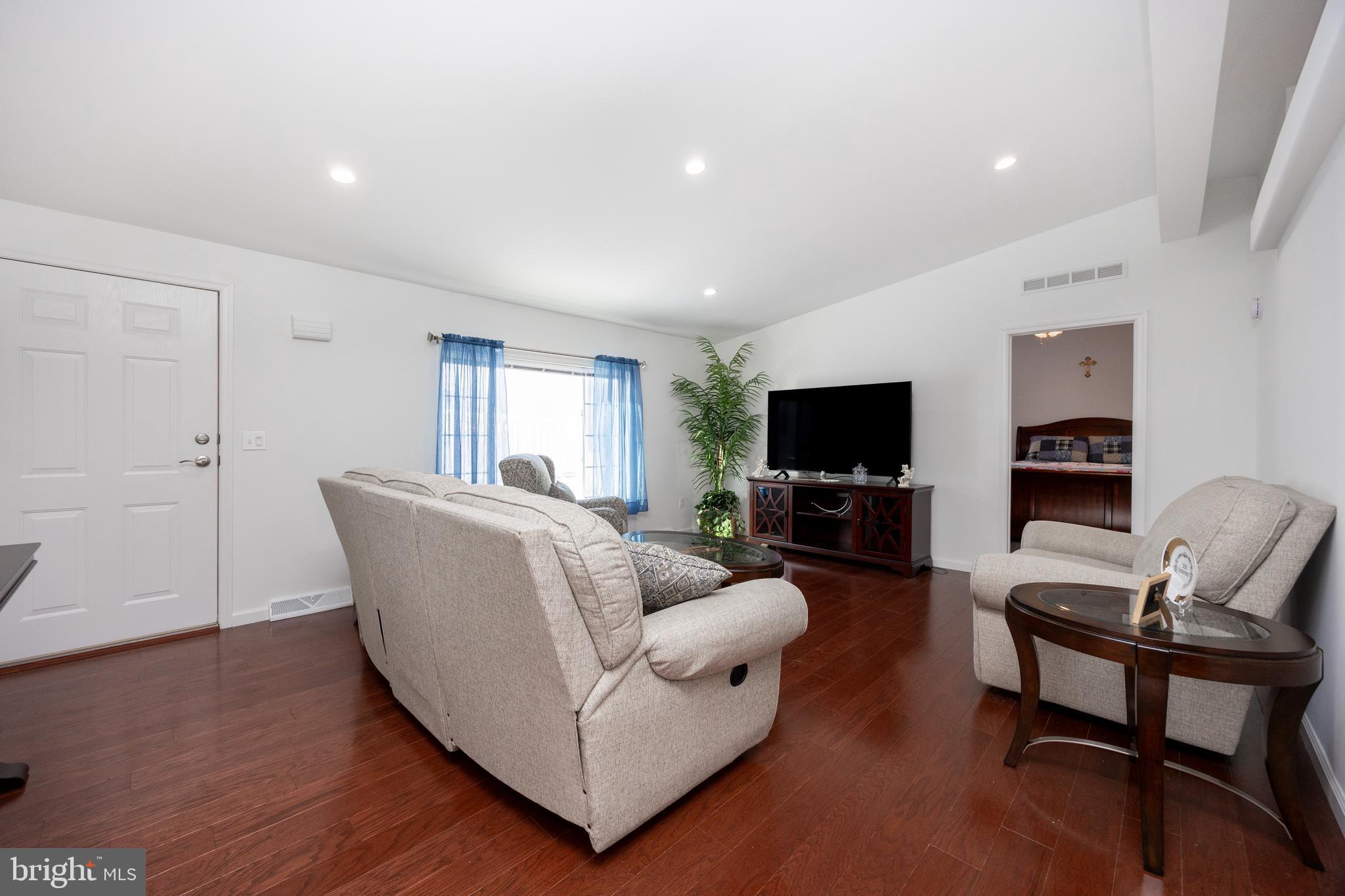 WILLOW RUN - Residential