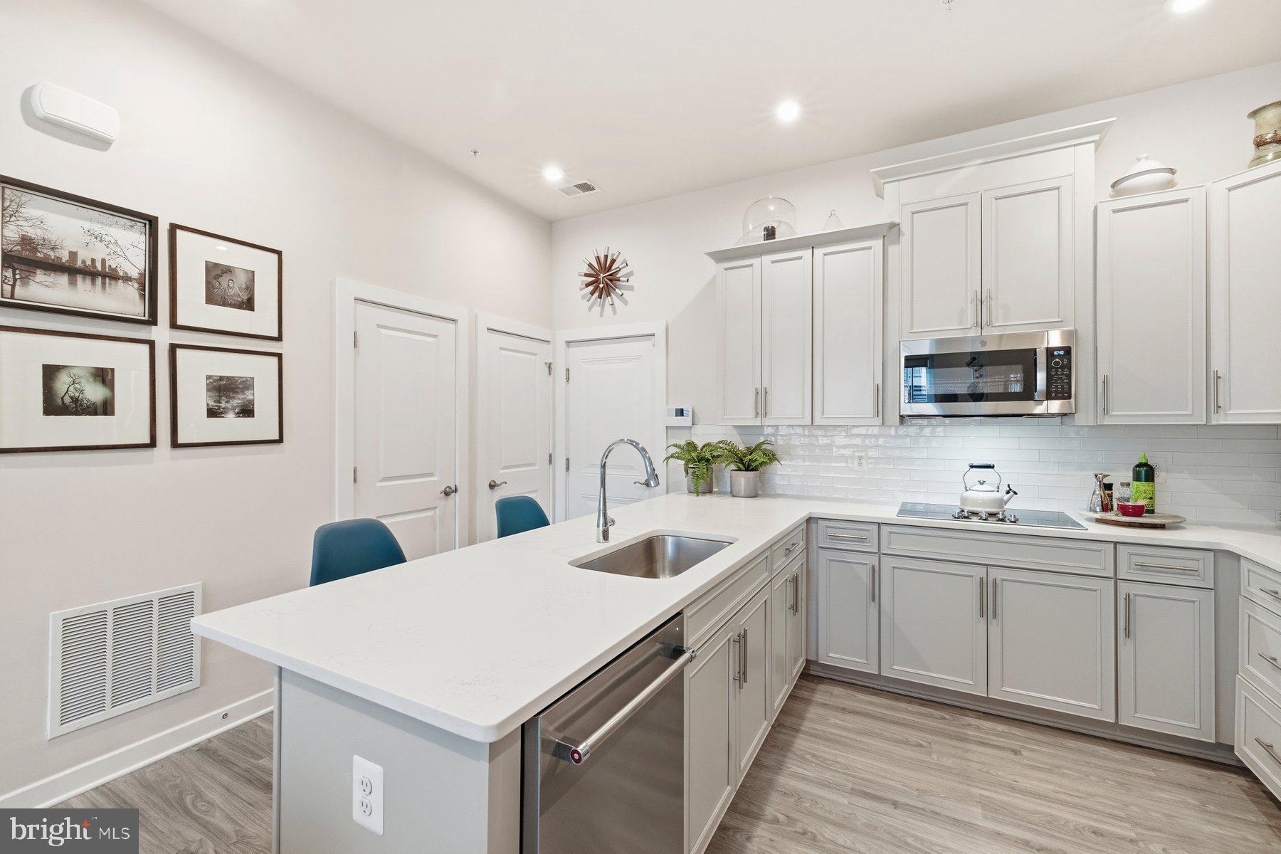 WESTSIDE AT SHADY GROVE METRO - Residential